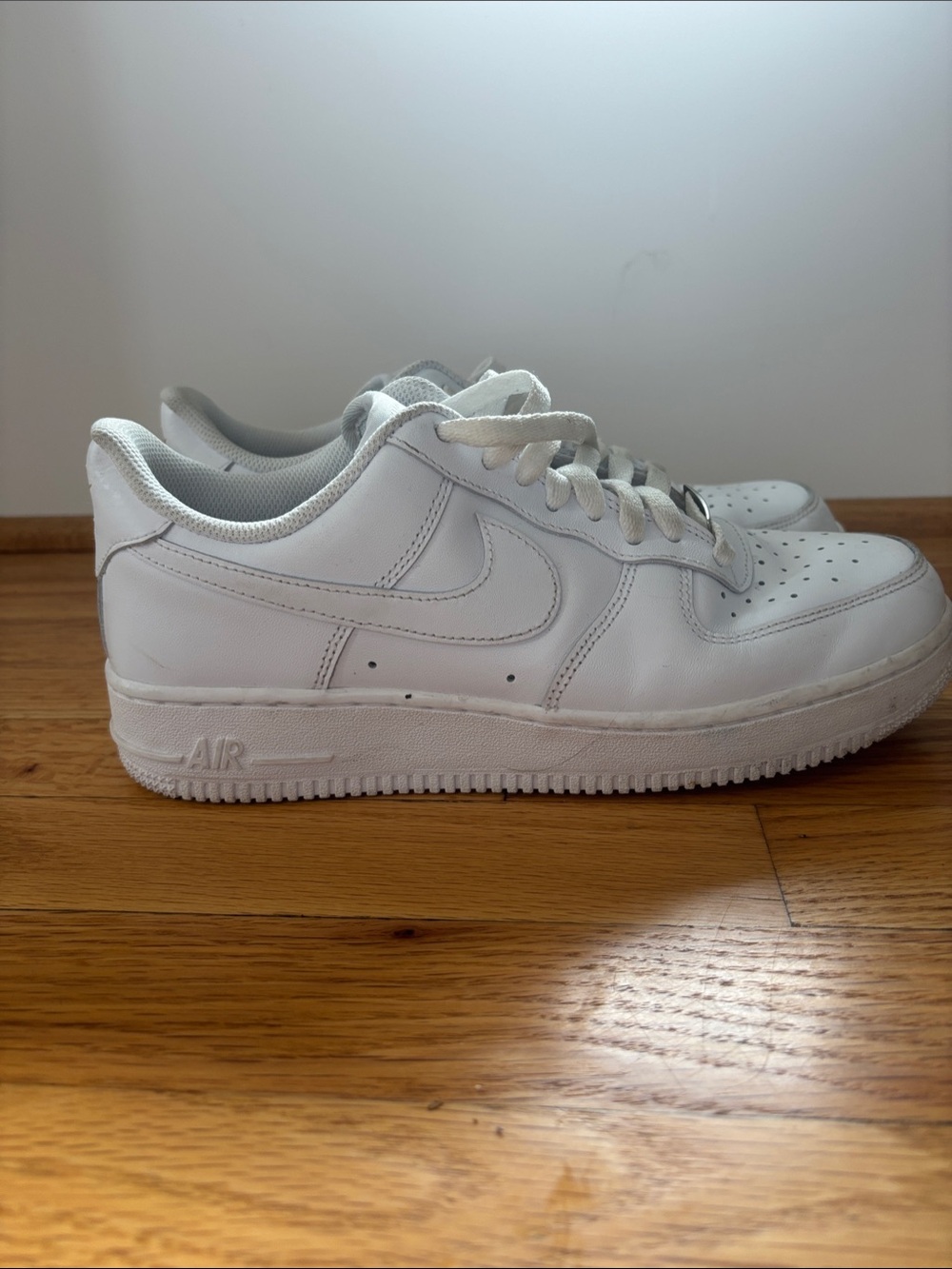 Nike Men’s White Leather Low-Top Sneakers
